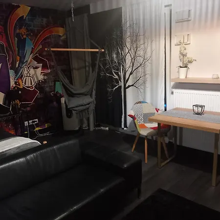 Apartment King & Queen